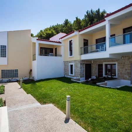 Elpiniki Luxury Apartments Nea Poteidaia Exteriör bild