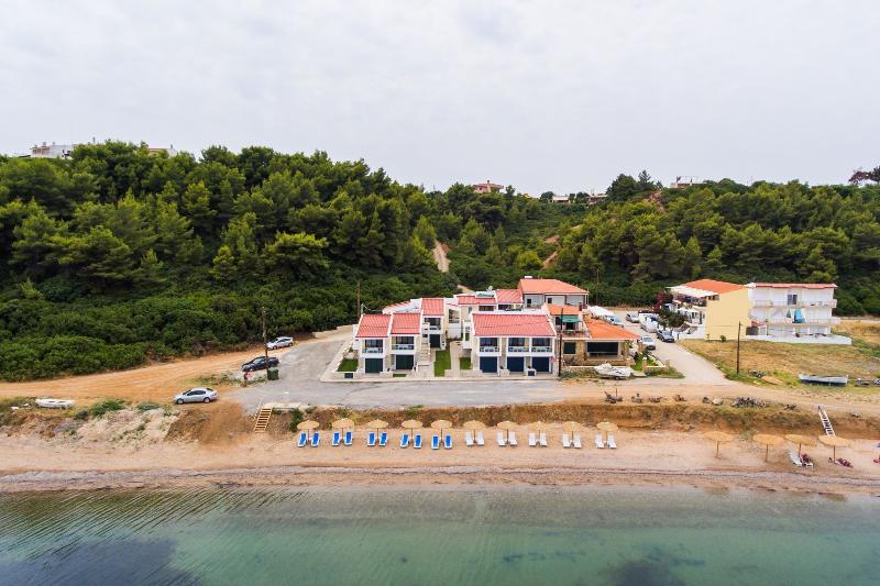 Elpiniki Luxury Apartments Nea Poteidaia Exteriör bild