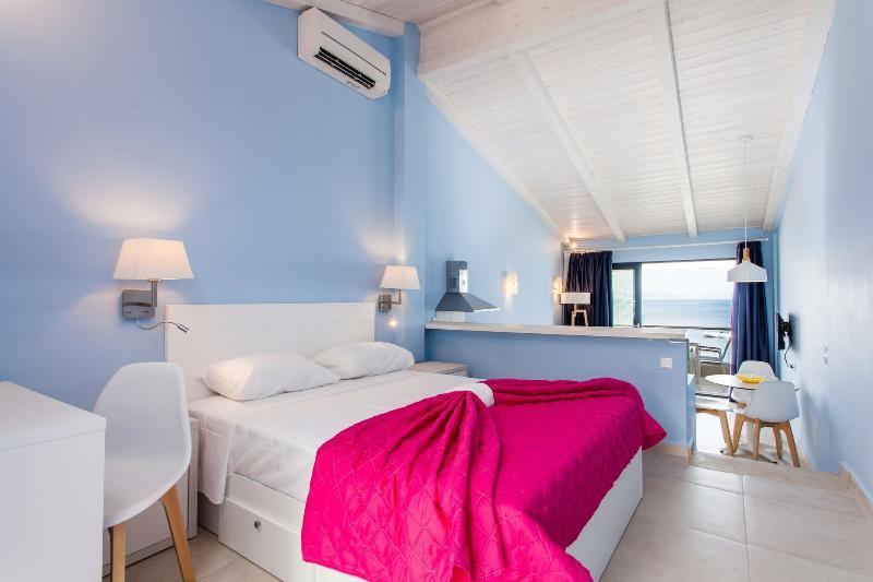 Elpiniki Luxury Apartments Nea Poteidaia Exteriör bild